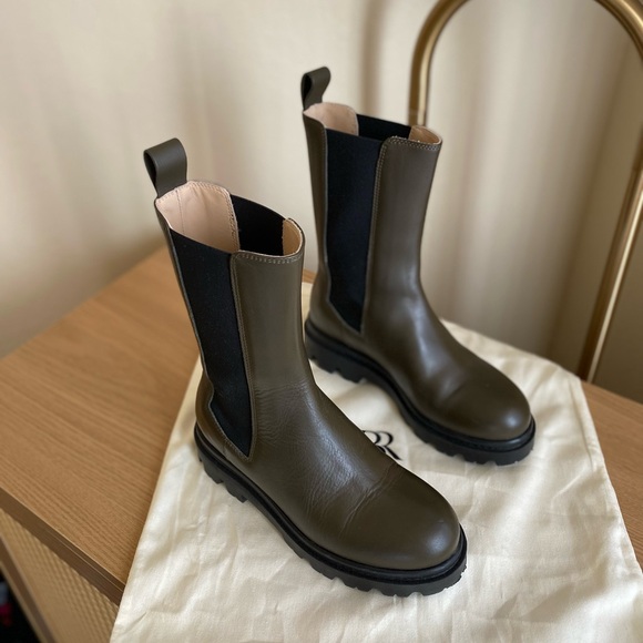 Banana Republic Leather Chelsea Boot (6) - Picture 5 of 7
